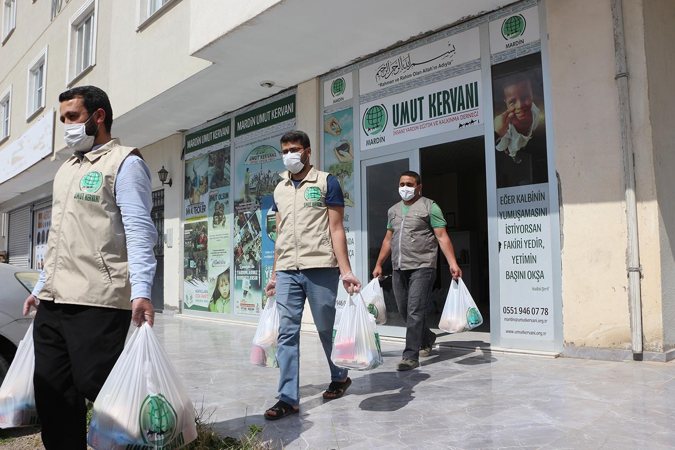 Mardin Hope Caravan distributes aid to hundreds of families